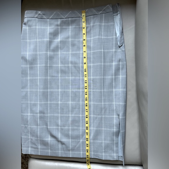 Banana Republic plaid pencil skirt - Picture 4 of 8